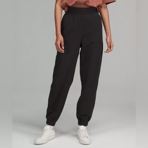 Lululemon relaxed high rise jogger black